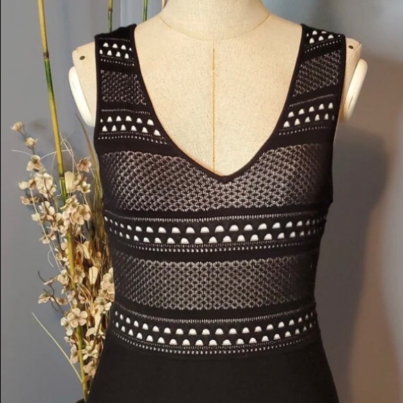 BCBGeneration Black w/ White V-Neck Sweater Dress  Fit & Flair Size Medium - Picture 4 of 13